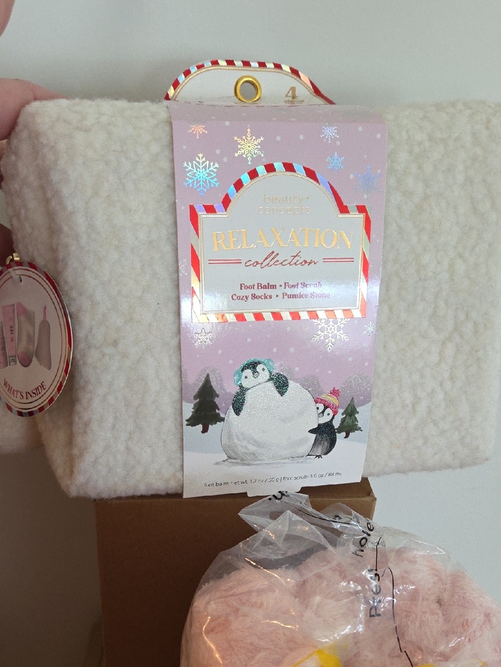 Relaxation Pedi collection In Cosmetic Bag & Cozy Pink Blanket...NWT - Picture 3 of 7
